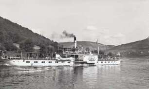 Personen-Seitenraddampfer "Bastei" (II, 1896, Werft Blasewitz). Aufnahme im Böhmischen Mittelgebirge