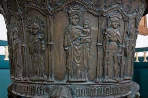 Deutschland. Niedersachsen. Groothusen. Evangelisch reformierte Kirche. Taufe von Ghert Klinghe. 1454. Älteste Bronzetaufe Ostfrieslands