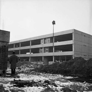 Dietrich Buxtehude-Schule: Grabauer Straße: Richtfest: Südseite des Hauptklassentraktes