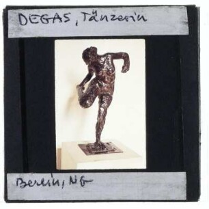 Degas, Tänzerin ihre rechte Fußsohle betrachtend