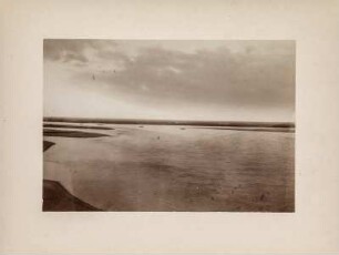 Flöße auf dem Tigris. : Mehrere Flöße treiben auf dem Tigris.