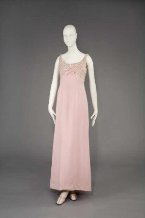 Rosa Abendkleid mit bestickter Empiretaille