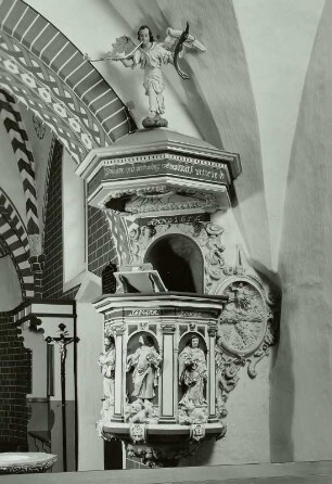 Kanzel der Dorfkirche Schönborn : Schultze, Andreas: Kanzel. 1655. Sandstein, Holz. Schönborn (Niederlausitz), Dorfkirche