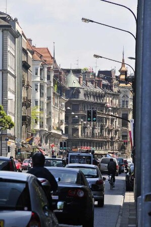 Genf - Cityverkehr : Dichter Verkehr in der City, aufgenommen in Genf am 21. Mai 2010