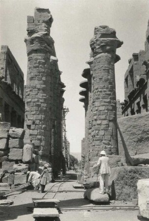 Karnak. Amontempel. Großer Säulensaal von Süden (1550ante/1070ante) (HAPAG-Mittelmeerfahrt der Oceana Leonhardt 1929)