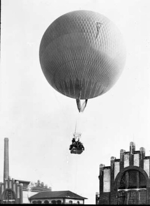 Jena. Ballonfahrertreffen. Aufgestiegener Ballon