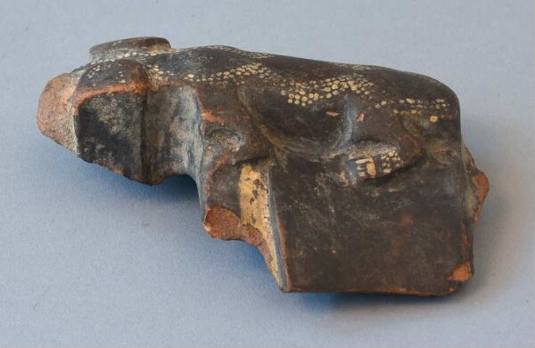 Figurine en argile (fragment de récipient)