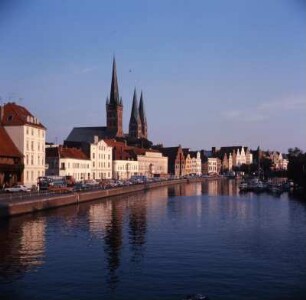 Lübeck. Altstadt : Lübeck. Historische Altstadt an der Ober-Trave