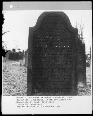 Grabstein von Jecheskiel, Sohn des Akiba aus Mammelsdorf (+ 1748.03.12)
