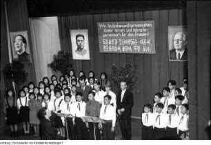 Dresden? Solidaritätsveranstaltung deutscher und koreanischer Kinder, 1954