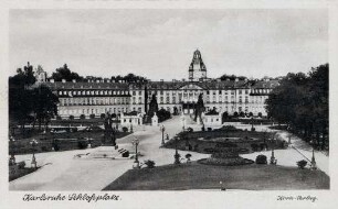 Postkartenalbum mit Motiven von Karlsruhe. "Karlsruhe Schlossplatz". Schloss mit Schlossplatz und Denkmal für Großherzog Karl Friedrich
