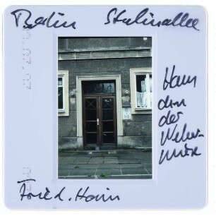 Berlin, Karl-Marx-Allee,Berlin, Hochhaus an der Weberwiese : Haupteingang