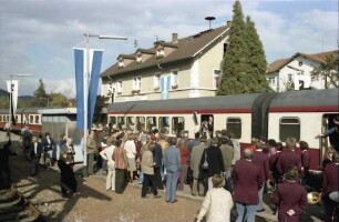 Wehr-Brennet: Zug im Bahnhof
