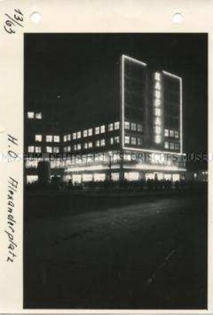 Das HO-Warenhaus am Alexanderplatz in Berlin