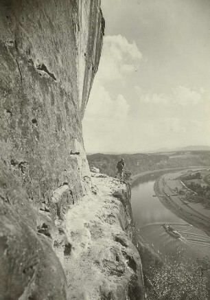 Sächsische Schweiz. Die Rahmhanke, unterhalb der Bastei. Blick elbaufwärts
