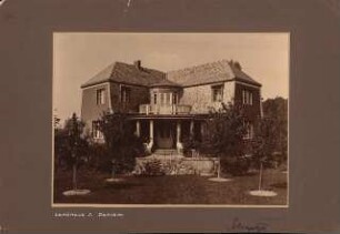 Landhaus Jonas, Berlin-Dahlem: Rückansicht mit Teil des Gartens