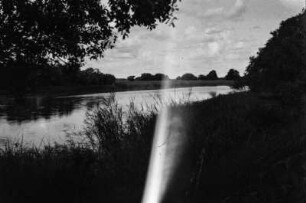 Der Kafue-Fluss : Blick auf den Kafue-Fluss und seine Ufervegetation.