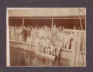 Gruppenporträt in der Schwimmanstalt Schadow in Trier