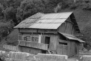 Berghütte : Provisorische Berghütte.