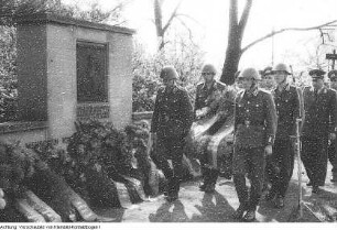 Kranzniederlegung an der Gedenkstätte für Julius Fucik