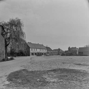 Werkstatt Malschwitz : Malschwitz. Ortsmitte. Blick zum Lebensmittelgeschäft