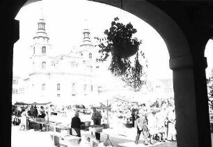 Ludwigsburg: Marktplatz mit Stadtkirche
