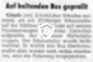 Auf haltenden Bus geprallt