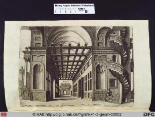 Gewölbte Eingangshalle zu einem Haus mit Wendeltreppe auf der rechten Seite.