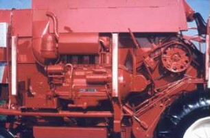 Fotografie: Dieselmotor, Mähdrescher selbstfahrend
