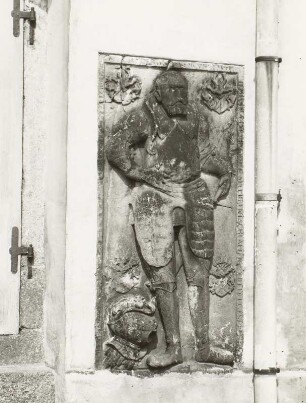 Grabplatte mit Figur eines Ritters von Nostitz