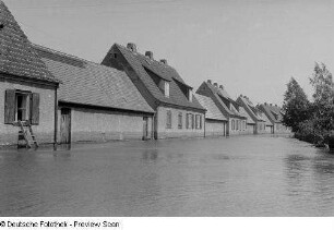 Blick in eine überschwemmte Straße