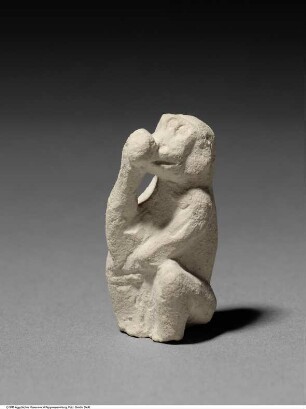 Statuette eines Frucht essenden Affen