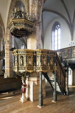 Renaissance-Kanzel mit Tugenden und Heiligenfiguren