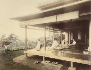 Japanerinnen im Teehaus