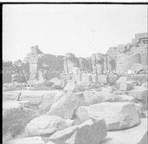 Ruinen einer Tempelanlage, Luxor, Ägypten