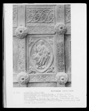 Bronzetür mit Heiligen und der Passion Christi: Majestas Domini