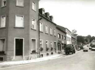 Schlettau, Buchholzer Straße 5. Wohnhaus mit Laden. Eckansicht mit Wohnhäusern 7/11