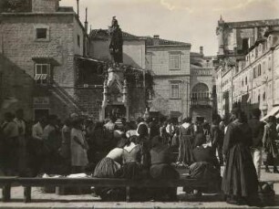 Dubrovnik. Wochenmarkt am Gundulić-Denkmal