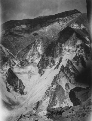 Bergpanorama : Blick auf einen Berghang