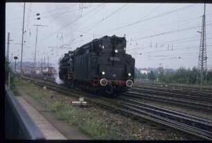 01 1066 auf der Fahrt von Gleis 411 nach Gleis 1