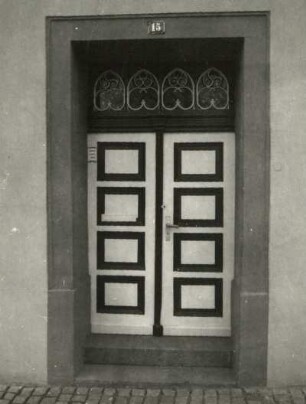 Marienberg, Markt 15. Wohnhaus mit Ladeneinbau. Hauseingang