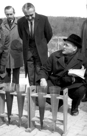 Bodmann: Wasserproben; mit Regierungspräsident Person