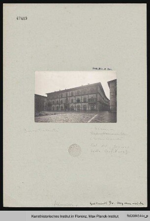 Palazzo Medici, Palazzo del Governatore, Palazzo Granducale, Palazzo Reale, Palazzo della Provincia, Palazzo della Prefettura e dell'Amministrazione provinciale, Siena