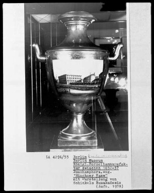 Bauchamphora, sogenannte "Münchner Vase" mit Darstellung von Schinkels Bauakademie