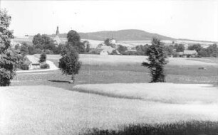 Vierkirchen-Arnsdorf. Ortsansicht mit Windmühle