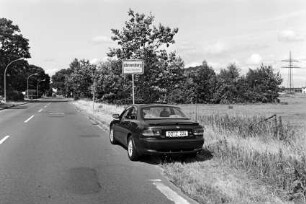 Autohaus Zingelmann: Werbefahrt: an Stadtgrenze: Neumodell Mazda