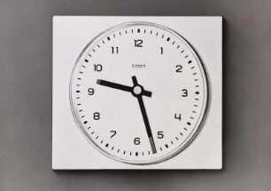 Küchenuhr "63 / 4111" mit Werk "606 / 40 Babylectric" der Kienzle Uhrenfabriken GmbH