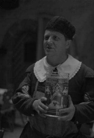Rothenburg ob der Tauber: Der Meistertrunk, Rothenburger mit Humpen