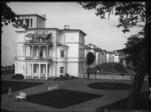 Doberan. Villa "Großfürstin Marie" und Logierhäuser : Villa "Großfürstin Marie" (1840/1850) und Logierhäuser (1840/1850) östlich des Kurplatzes
