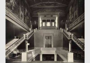 Blick in das Haupttreppenhaus des Neuen Museums